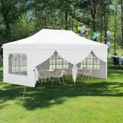 Stan na podujatia s rozmermi 300 x 600 cm so 6 odnímateľnými bočnými stenami s nastaviteľnou výškou biely