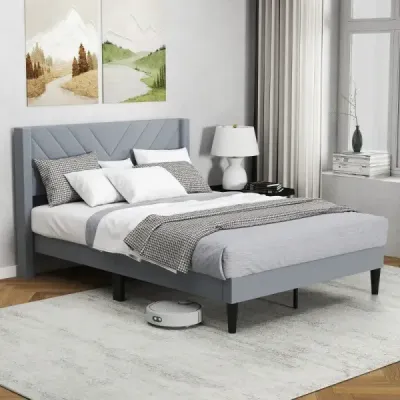 Rám postele pre matrac 200 x 140 cm. Čalúnený rám manželskej postele. Posteľ s plošinou a čelom. Sivá.