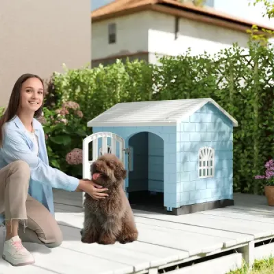 Búda pre psov Plastová búda pre psov odolná voči poveternostným vplyvom s uzamykateľnými dverami, 3 oknami a šikmou strechou pre malé psy, mačky Modrá