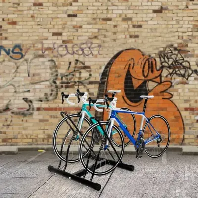 Stojan na bicykle Podlahový parkovací stojan na 2 bicykle čierny 60 x 53 x 56 cm