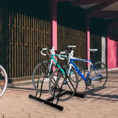 Stojan na bicykle Podlahový parkovací stojan na 2 bicykle čierny 60 x 53 x 56 cm