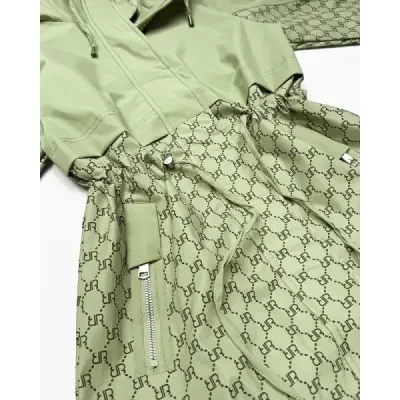 Dámska bunda so sťahovacou šnúrkou v páse khaki farby MODAK60414