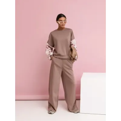Ležérny komplet s nafúknutými rukávmi a širokými nohavicami v cappuccino farbe MODA557