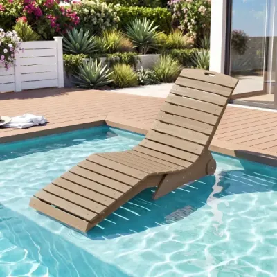 Sada 2 ležadiel z HDPE, ergonomické záhradné ležadlá v tvare S, plážové ležadlá odolné voči poveternostným vplyvom s kolieskami, hnedé