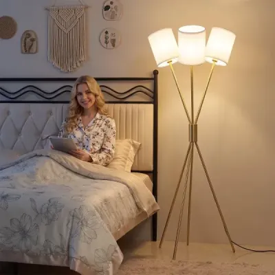 Stojaca lampa s 3 látkovými tienidlami Moderná stojaca lampa Dekoratívna stojaca lampa s kovovým rámom