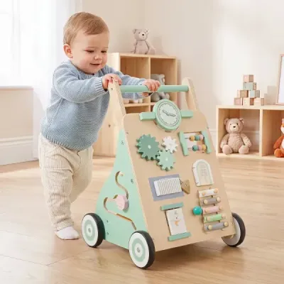 Drevený chodítko Baby Walker s centrom aktivít a kolieskami – pomôcka na chôdzu pre deti od 18 mesiacov