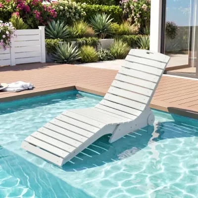 Ležadlo z HDPE, ergonomické záhradné ležadlo v tvare S, plážové ležadlo odolné voči poveternostným vplyvom s kolieskami, biele
