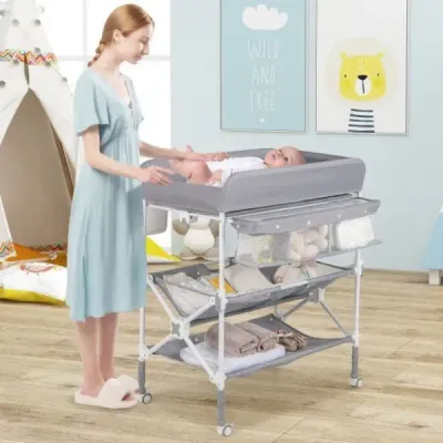 Prenosný prebaľovací pult s kolieskami, skladací prebaľovací stôl s výškovo nastaviteľnou prebaľovacou podložkou, sivý