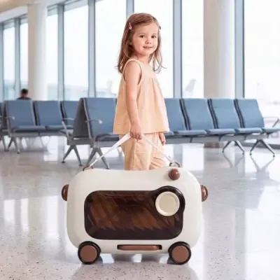 Pohyblivý kufor pre malé deti s kolieskami, sklopnými bočnými pedálmi a sedadlom, nosnosť 25 kg, hnedý