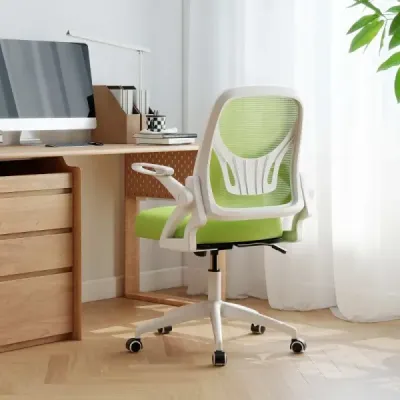 Ergonomická kancelárska stolička so sklápacími podrúčkami a hojdacou funkciou. Kancelárska stolička zelenej farby.