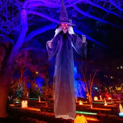 Halloween – animovaná visiaca čarodejnica, 180 cm, hovoriaca čarodejnica so svietiacimi očami, fialová