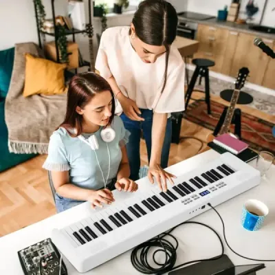 61-klávesová skladacia klavírna klávesnica, plnohodnotná elektronická klávesnica s MIDI a funkciou rozdelenia, biela