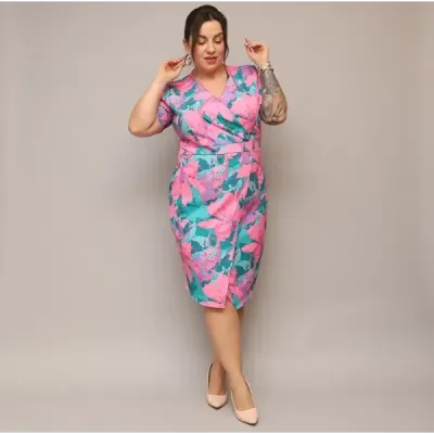 Dámske šaty po kolená PLUS SIZE MODA742 ružovo-zelené