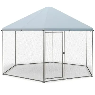 Kovový kurník s drôteným pletivom, uzamykateľnými dvierkami a vodotesným krytom