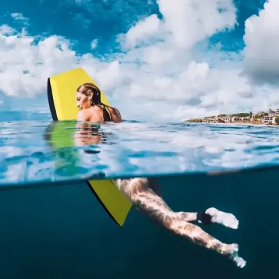 Bodyboard ľahká plavecká doska s jadrom EPS a povrchom XPE pre deti a dospelých 106 cm žltá