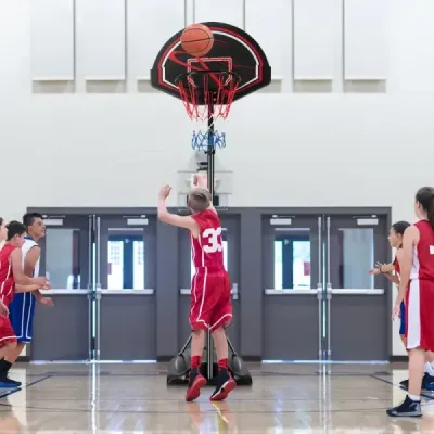 1,7-2,3 m basketbalový stojan s kruhom a sieťkou do každého počasia a nafukovacím podstavcom a 2 kolesami