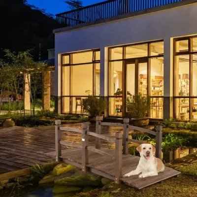 1,7 m dlhý drevený záhradný mostík Dekoračný jazierkový mostík s ochranou proti pádu nosnosť 180 kg